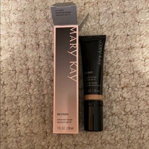 New in box! Mary Kay cc cream Light to Medium